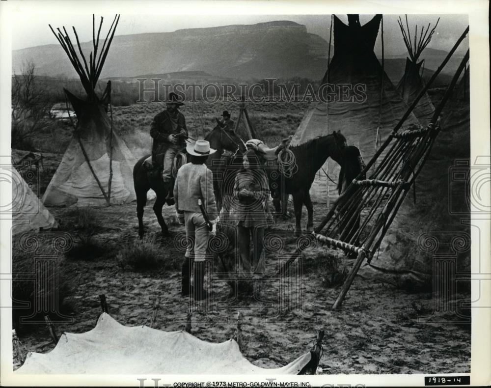 Press Photo The Man Who Loved Cat Dancing-George Hamilton and Sarah Miles - Historic Images