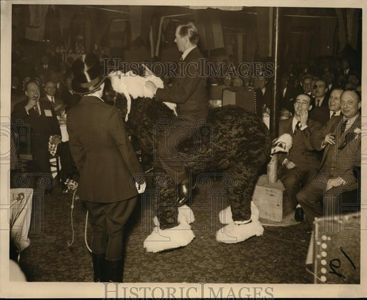 1937 Press Photo Jimmy Walker-Circus Saints and Sinners Club - cvp99798 - Historic Images