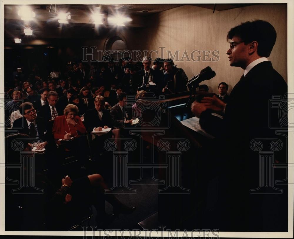 1993 Press Photo House White Communications Director George Stephanopoulos - Historic Images