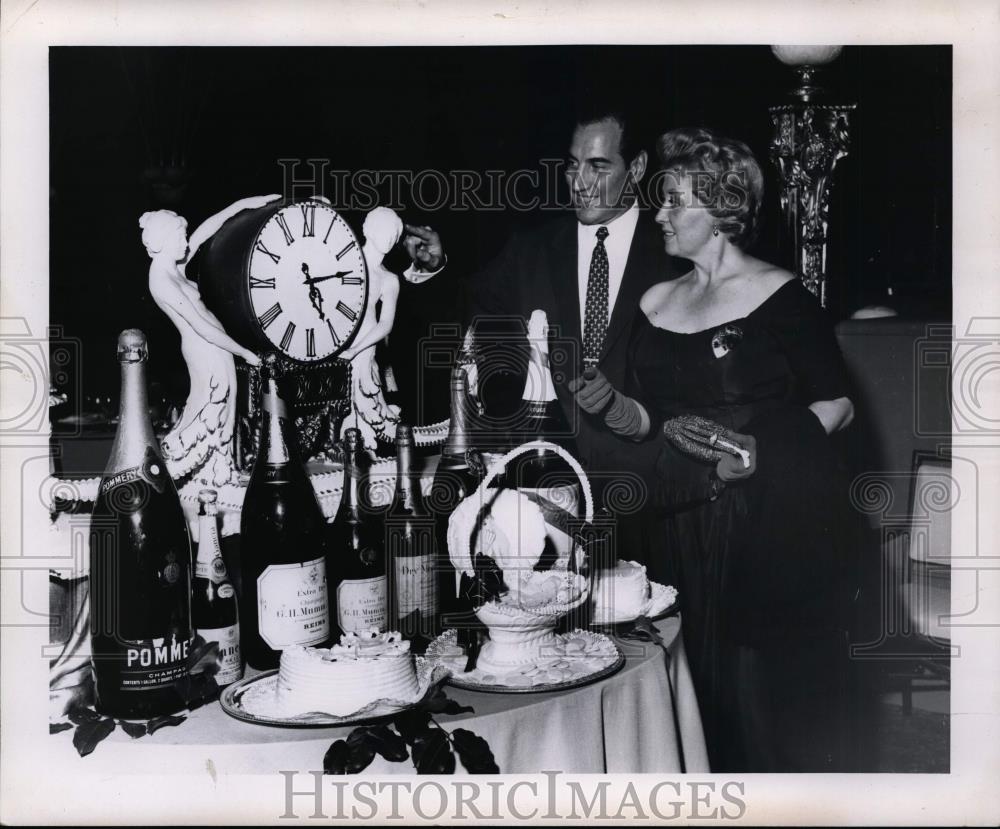 Press Photo Actress Joan Blondell and Charles Butler at the Biltmore Hotel. - Historic Images