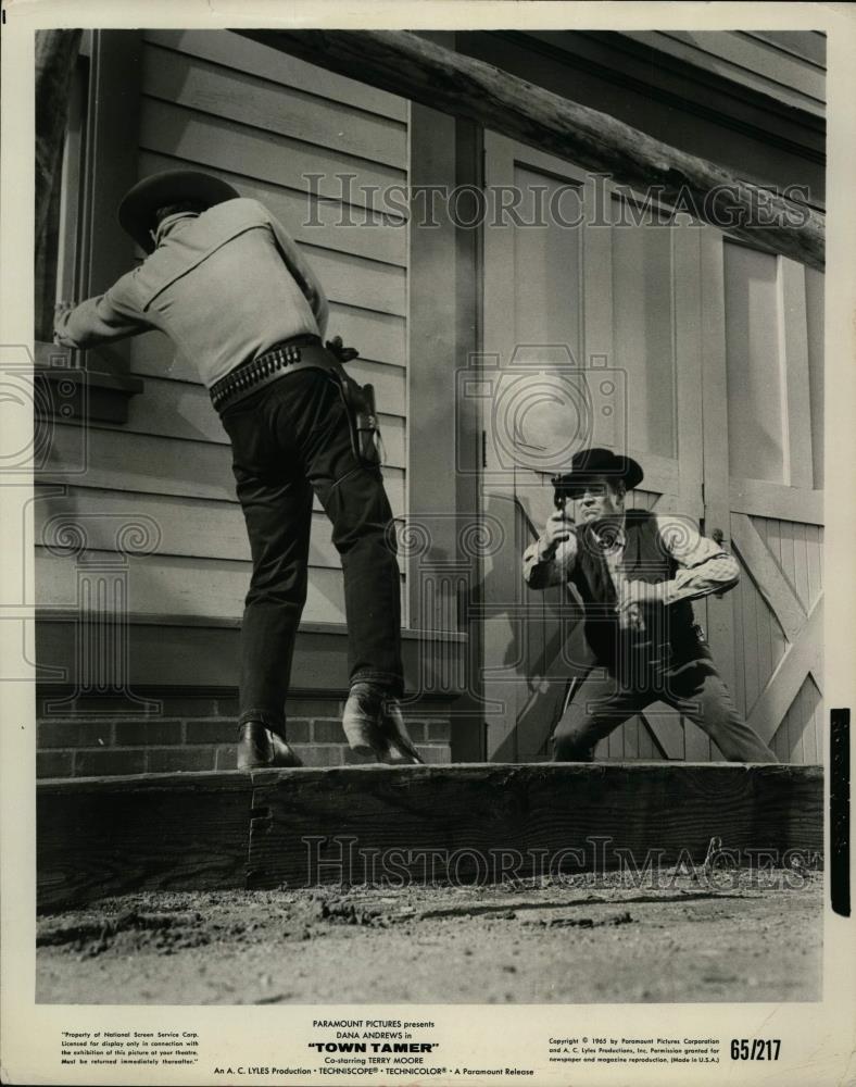 Press Photo Town Tamer movie scene - cvp99921 - Historic Images