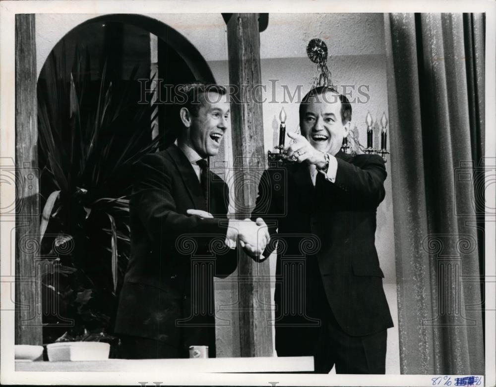 1968 Press Photo Master of Ceremonies Johnny Careon, VP Hubert Humphrey - Historic Images