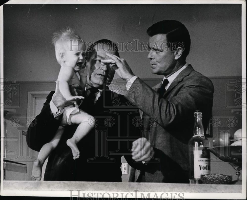 1964 Press Photo A Global Affair scene-Bob Hope and Bob Sterling - cvp99966 - Historic Images