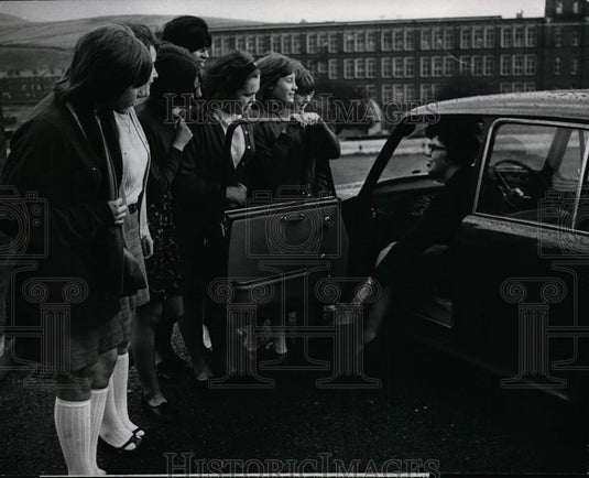 1967 Press Photo Modern Studies-young ladies and a teacher - cvp99992 - Historic Images