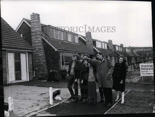 1967 Press Photo Modern Studies Course-Teacher Tom Hobson - cvp99993 - Historic Images