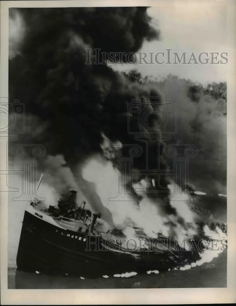 1952 Press Photo Oil Tanker Ship Explosion - nef06862 - Historic Images