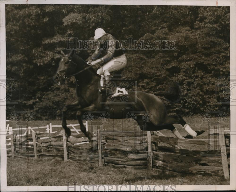 1934 Press Photo Meadowbrook Cup steeplechase won by Escape in NY - net00528 - Historic Images