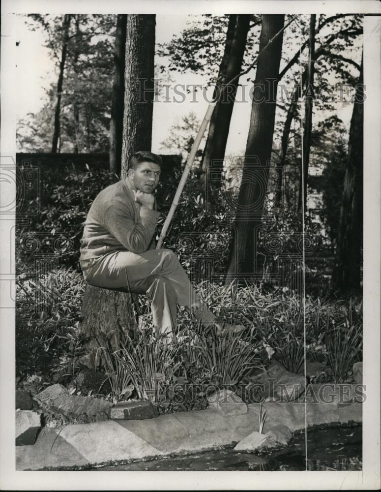 1939 Press Photo Boxer and Actor Lou Nova fishes in pond - net00992 - Historic Images