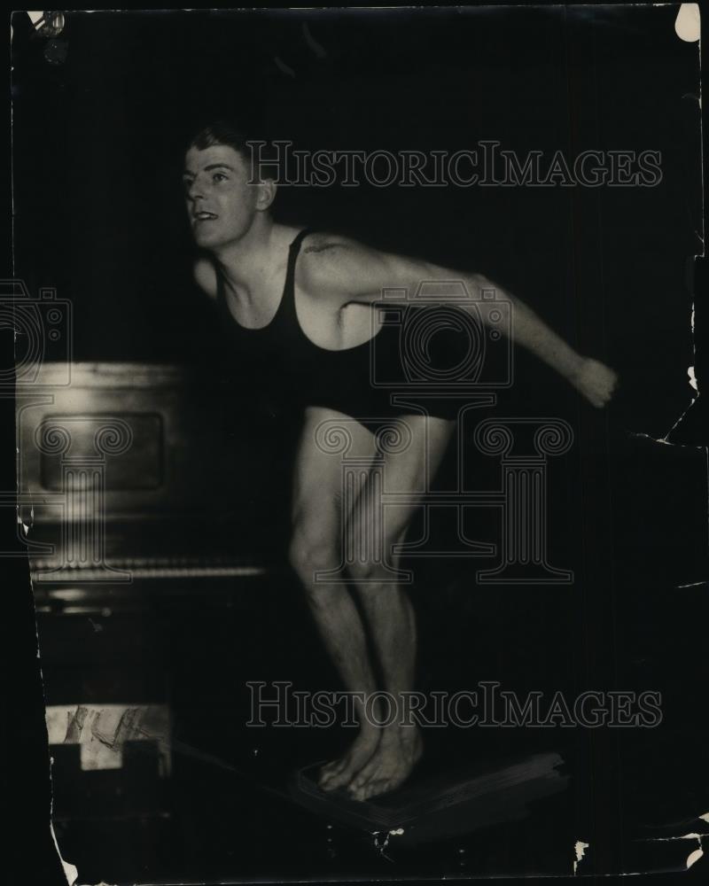 1924 Press Photo Swimmer Ed McGinty at a pool ready to dive in - net03840 - Historic Images