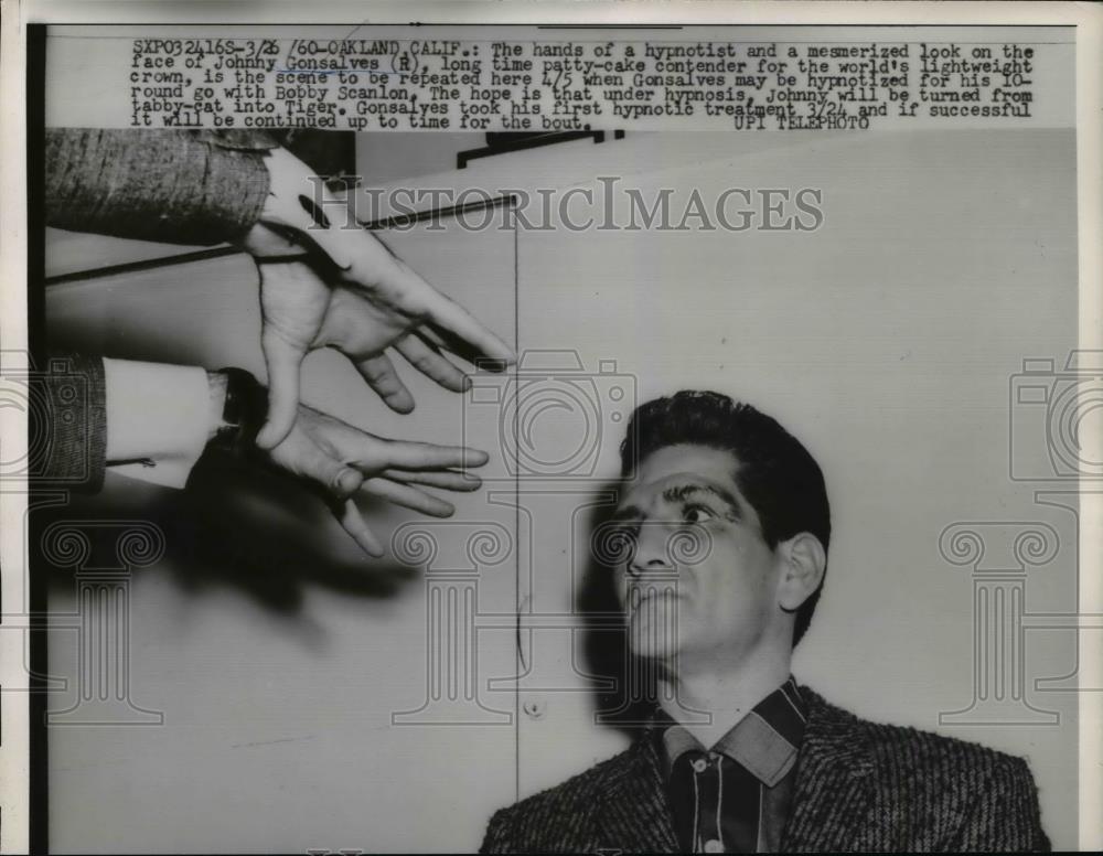 1960 Press Photo Boxer Johnny Gonsalves hypnotised in Oakland CA - net04342 - Historic Images