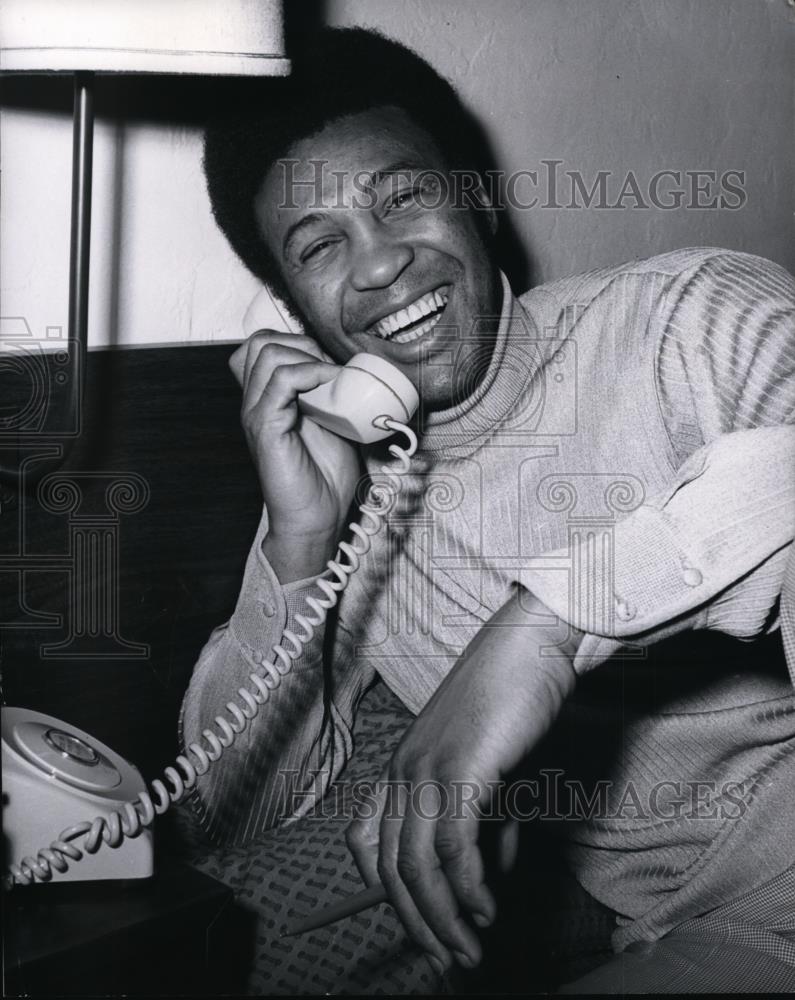 1970 Press Photo Boxer Jimmy Ellis on the phone ready for a bout - net06885 - Historic Images