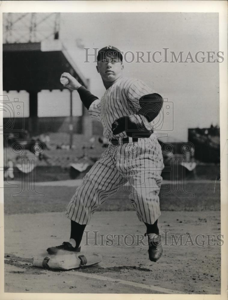 Press Photo Baseball player ready to throw the ball - net06938 - Historic Images