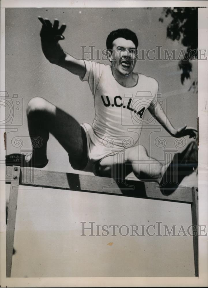 1936 Press Photo Jimmy Miller of UCLA at hurdles practice for Olympics - Historic Images