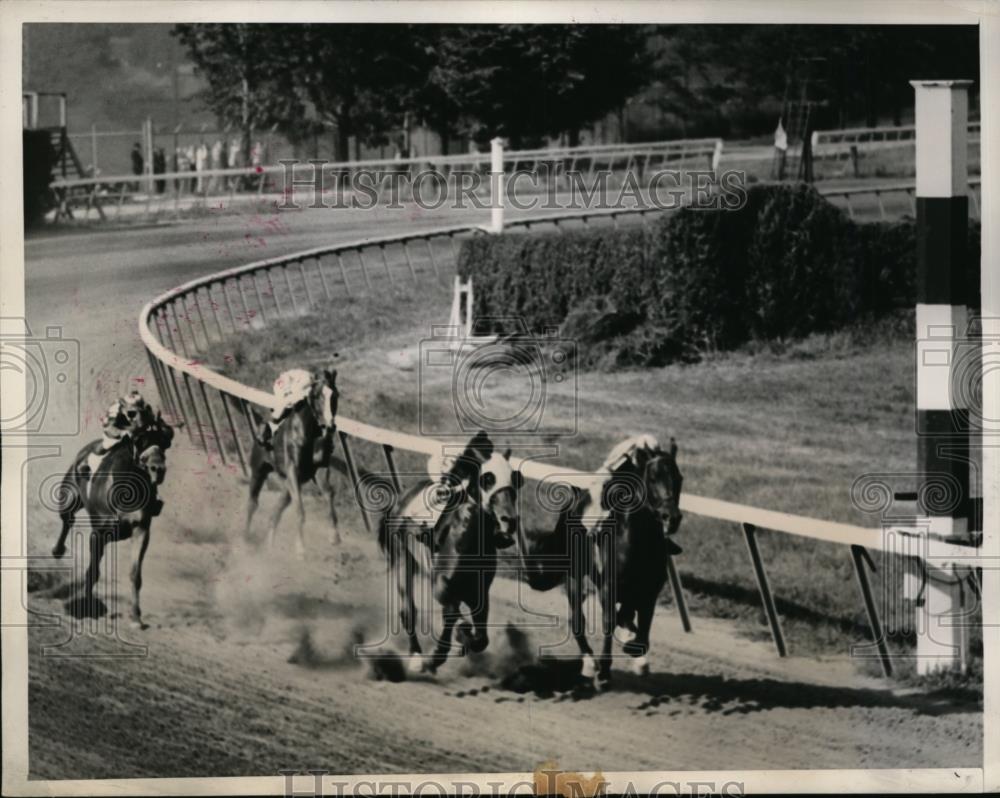 1944 Press Photo Whirlabout wins the Diana Handicap at Belmont Park, New York - Historic Images