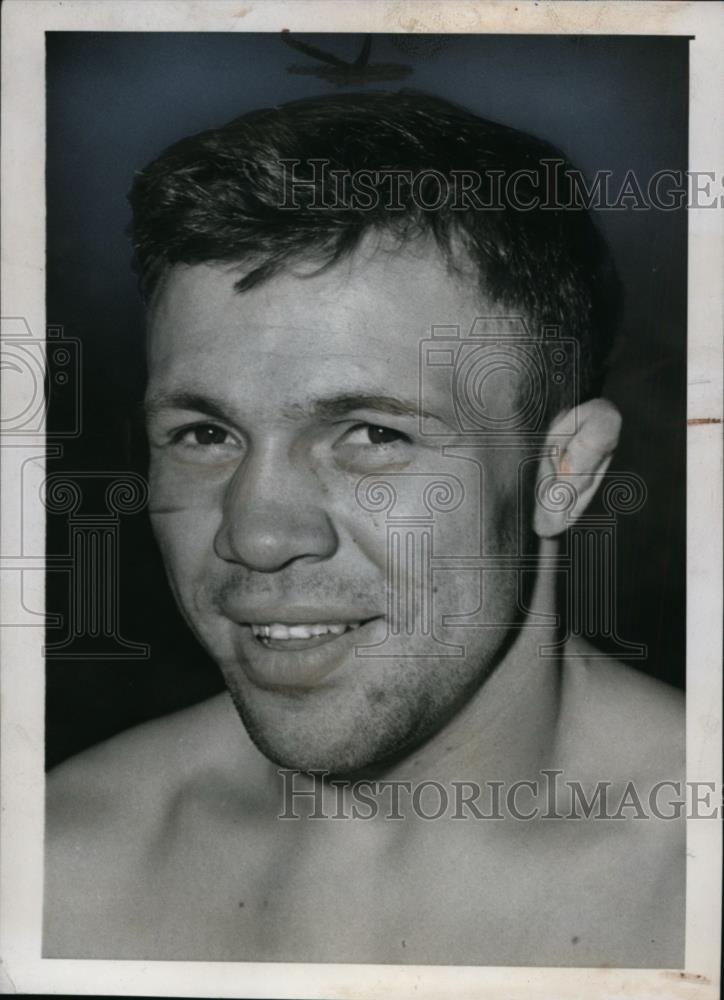 1944 Press Photo Boxer Lou Ambers at a training workout - net07303 - Historic Images