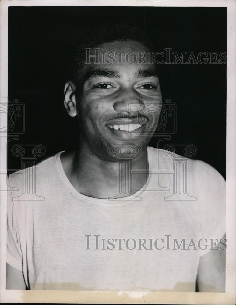 1951 Press Photo Baldwin-Wallace hurdler Ed McCadden - net07424 - Historic Images