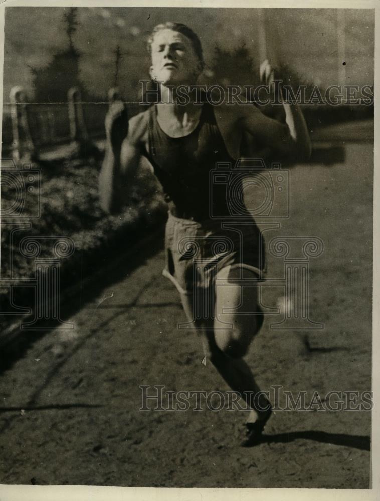 1929 Press Photo James D. Wilson, Jr. runs track for San Diego High School - Historic Images