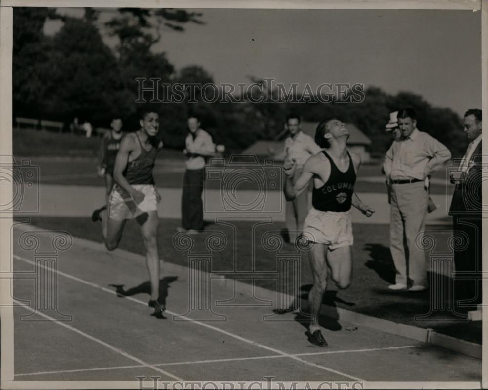 1938 Press Photo Ehrhardt of Columbia wins second heat of 400 yard dash - Historic Images