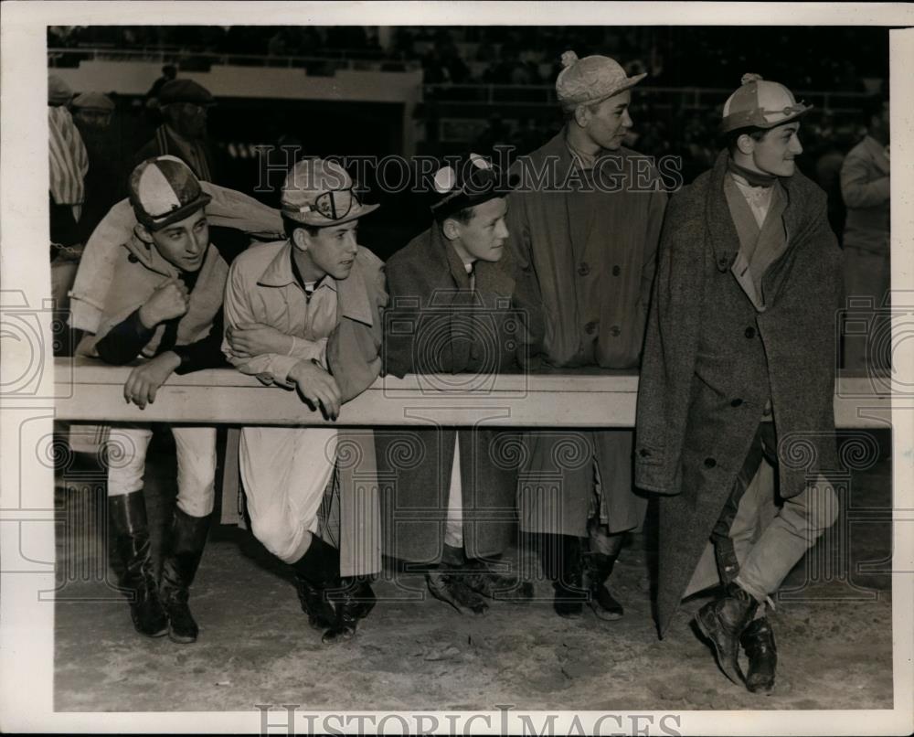 1940 Press Photo Jockeys Jack Flinchum,D Johnston, C Wells, L Anderson, R Mead - Historic Images