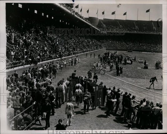 1938 Press Photo De La Salle Institute wins mile prep relay at Penn Relays - Historic Images