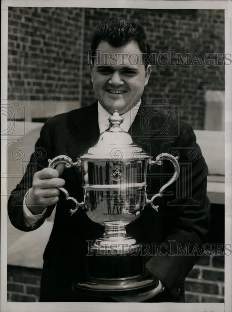 1939 Press Photo Pennsylvania tackle Dominic Polilli Edgar M Church football cup - Historic Images