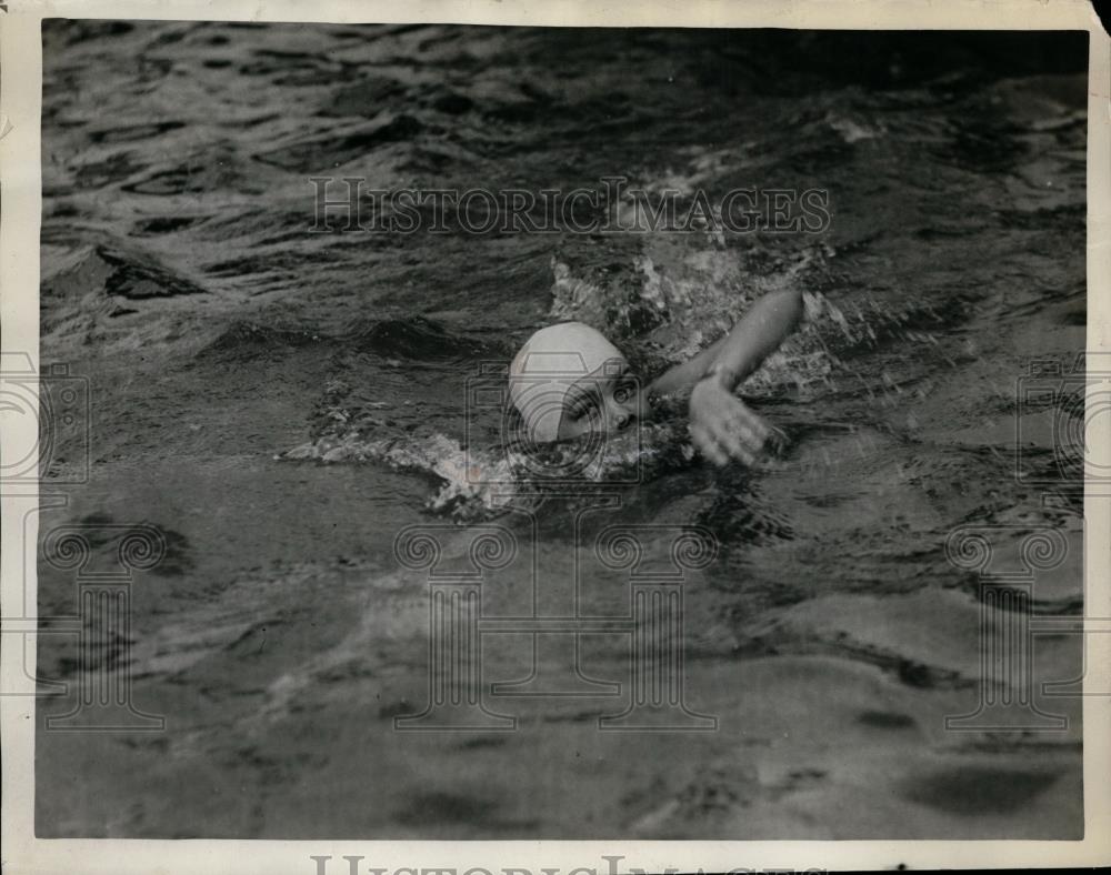 1936 Press Photo Swimmer Pattie Taylor in the water mid-swim - net08386 - Historic Images