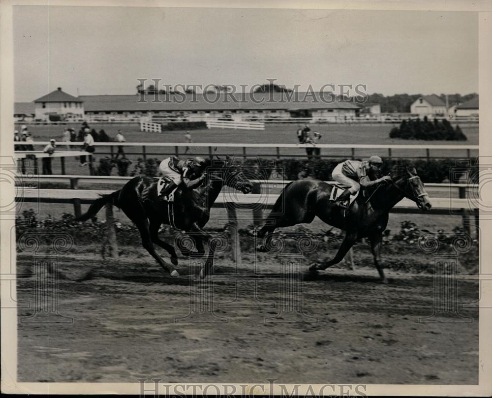1935 Press Photo Songmaker wins first race of the last day of races at Aqueduct - Historic Images