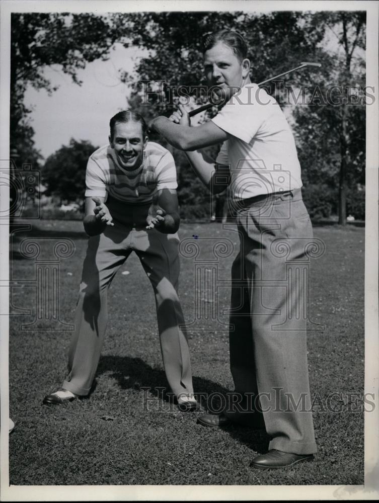 1943 Press Photo Former Yankee outfielder Sam Byrd, now a golfer - net08595 - Historic Images