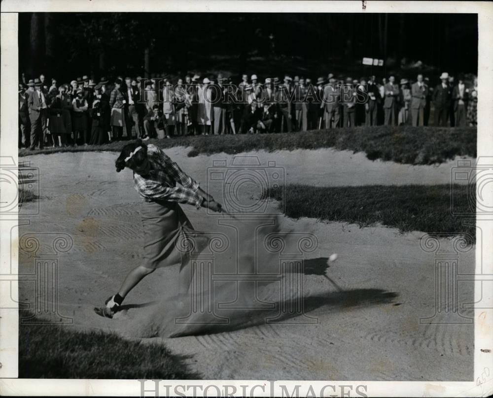 1941 Press Photo Mrs Betty Hicks Newell at Brookline MA golf vs Estelle L Page - Historic Images