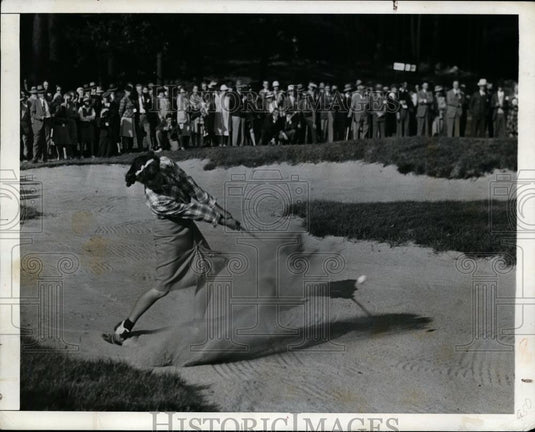 1941 Press Photo Mrs Betty Hicks Newell at Brookline MA golf vs Estelle L Page - Historic Images