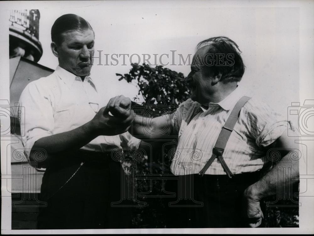 1938 Press Photo Boxer Tommy Farr & fan Moriz Rosentahl at Pompton Lakes NJ - Historic Images