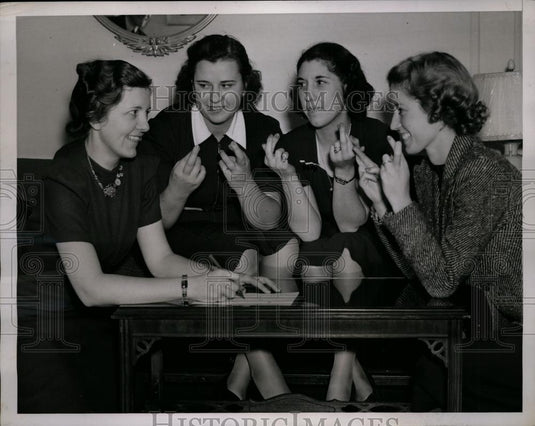 1938 Press Photo Yankee's wives Mrs George Selkirk, Mrs Joe Glenn - net09151 - Historic Images