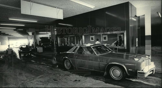 1984 Press Photo Independence Bank in Waukesha, WI - mja24619 - Historic Images
