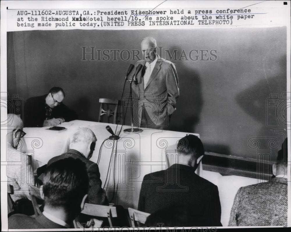 1960 Press Photo Pres Eisenhower Speaks About The White Paper Being Public Today - Historic Images