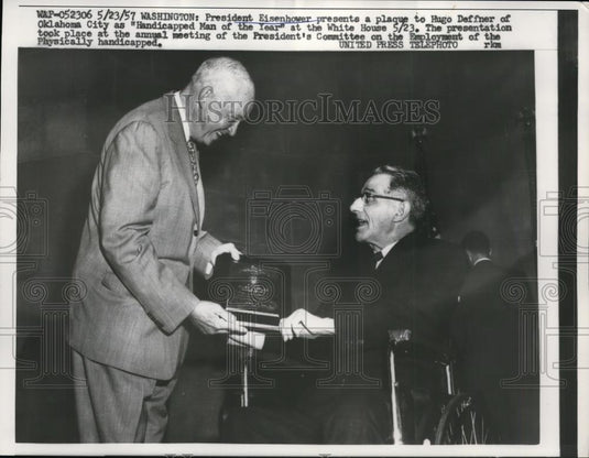 1957 Press Photo Pres Eisenhower Presents Plague To Handicapped Man Of The Year - Historic Images