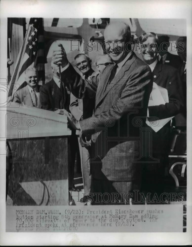 1954 Press Photo Pres Eisenhower Pushes Button Starting 5th Generator - Historic Images