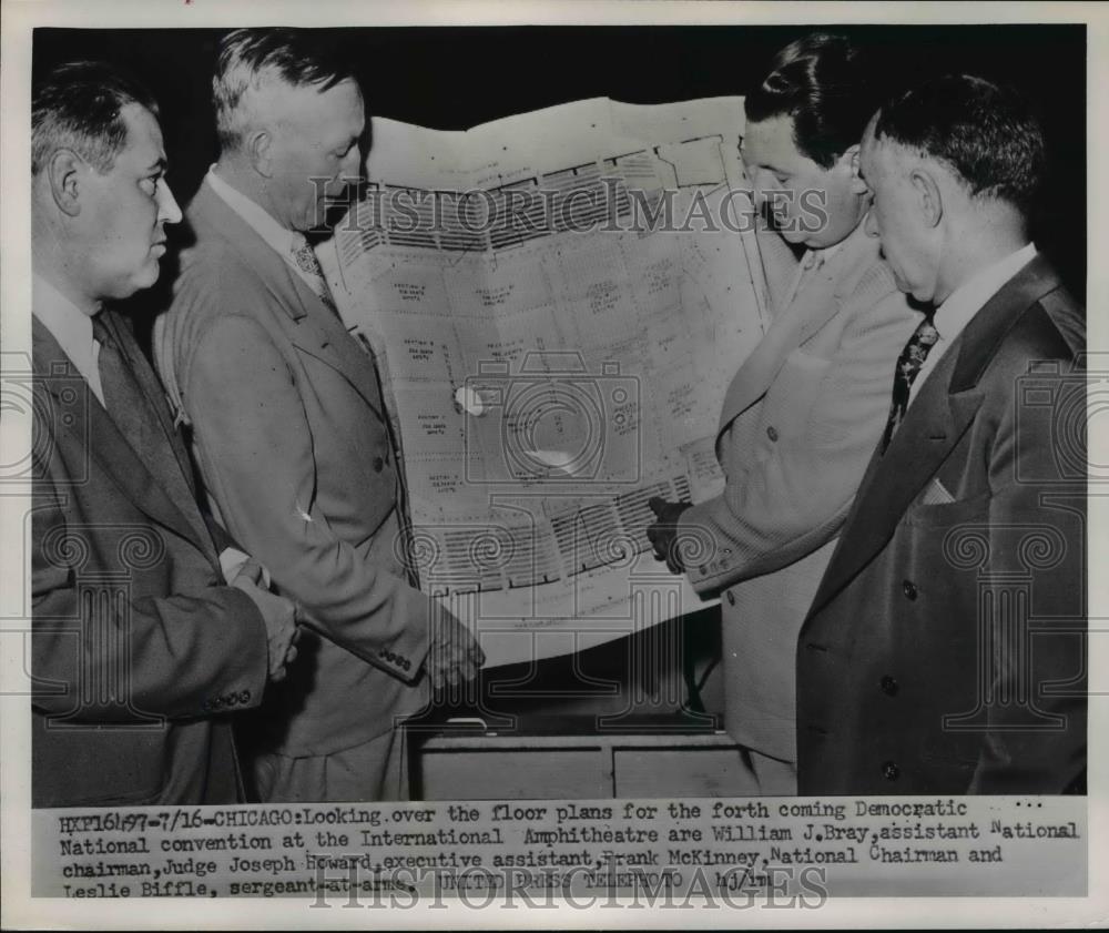 1952 Press Photo Looking over the floor plan for Democratic National Convention - Historic Images