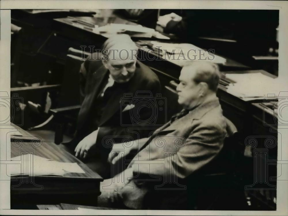 1939 Press Photo Two Senators Debate Confirmation Appointment of Harry Hopkins - Historic Images