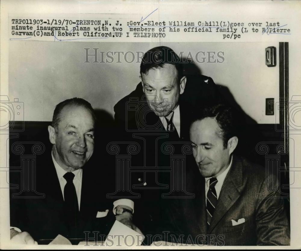 1970 Press Photo Gov Cahill Goes Over Inaugural Plans With Members  - nef12939 - Historic Images