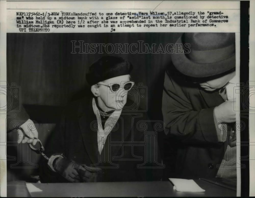 1959 Press Photo Vera Wilson being questioned on bank holdup - nef12989 - Historic Images