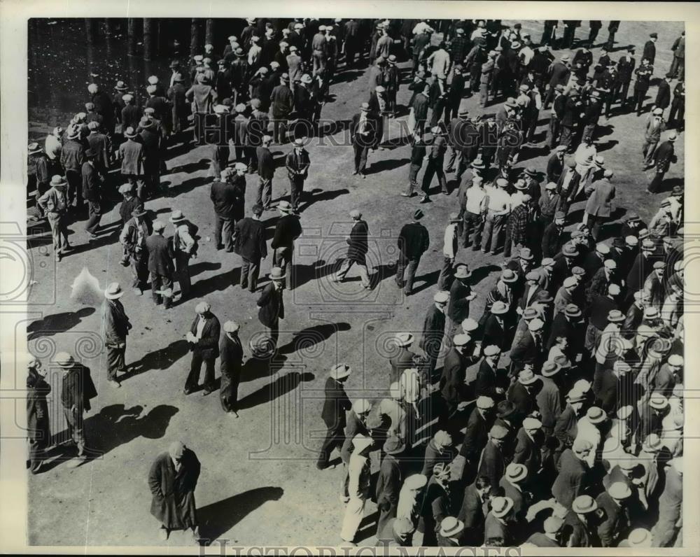 1934 Press Photo Section of Mob Milling Around After Their Charge on Pier 41 - Historic Images