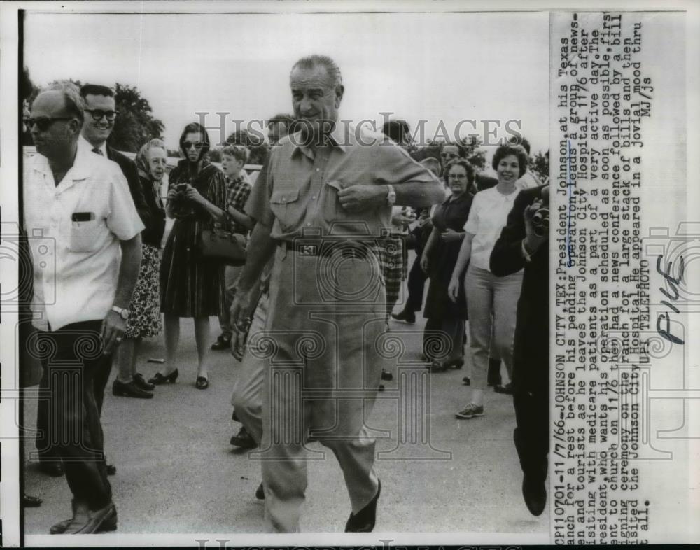 1966 Press Photo Lyndon B. Johnson Leaving Johnson City Hospital - nef13393 - Historic Images