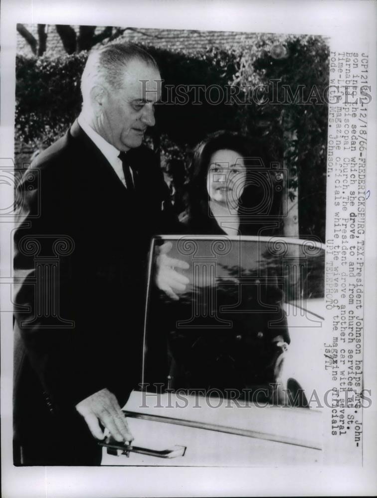 1966 Press Photo Lyndon B. Johnson & Lady Bird Leaving Church in Fredericksburg - Historic Images