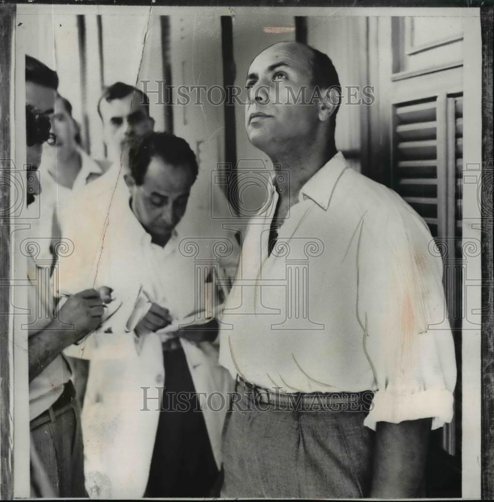 1956 Press Photo Mahmoud Yunes at Suez Canal Press Conference, Ismailia - Historic Images