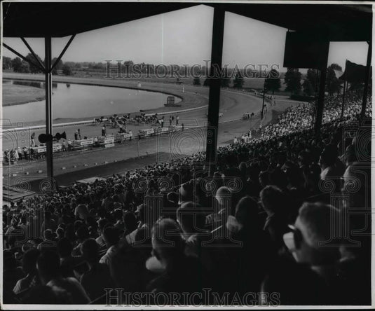 1970 Press Photo Hambletonian Stake race & crowds of fans at track - net19415 - Historic Images