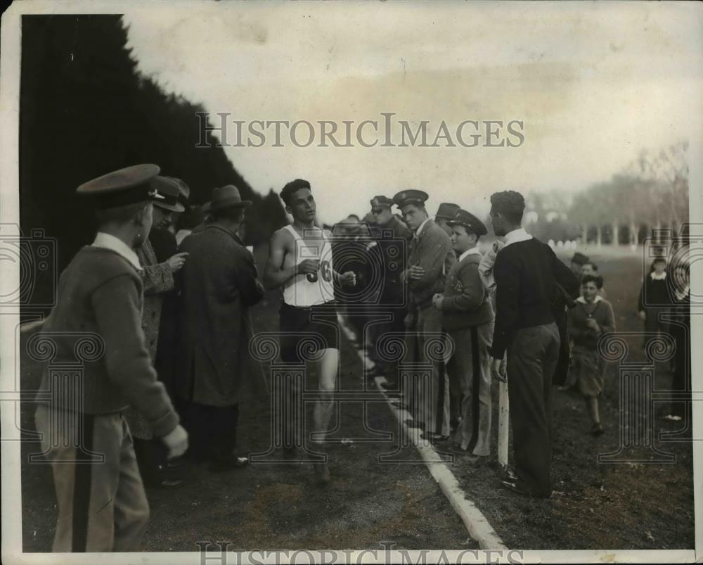 1931 Press Photo Men Are Waiting For The Winners Of The Marathon - net19445 - Historic Images