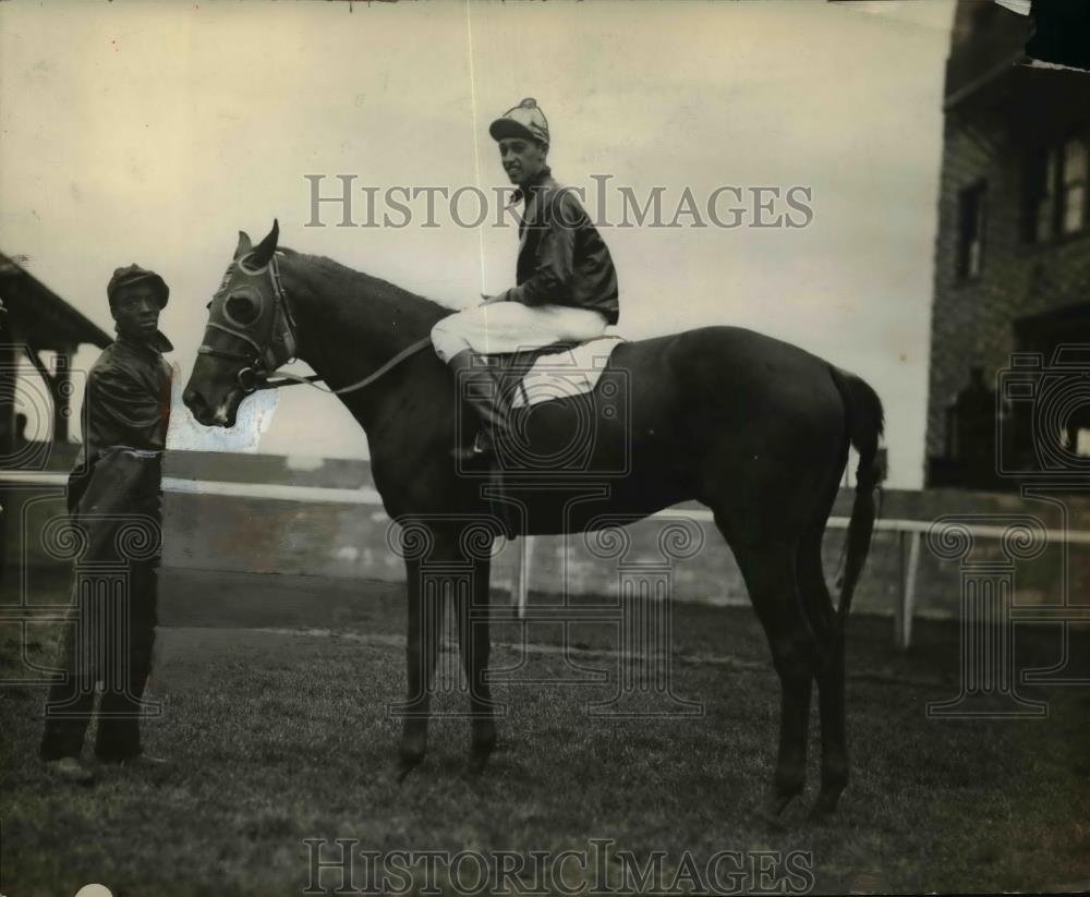 1937 Press Photo Racehorse Frey Socde &amp; jockey Rosen for a race - net19521 - Historic Images