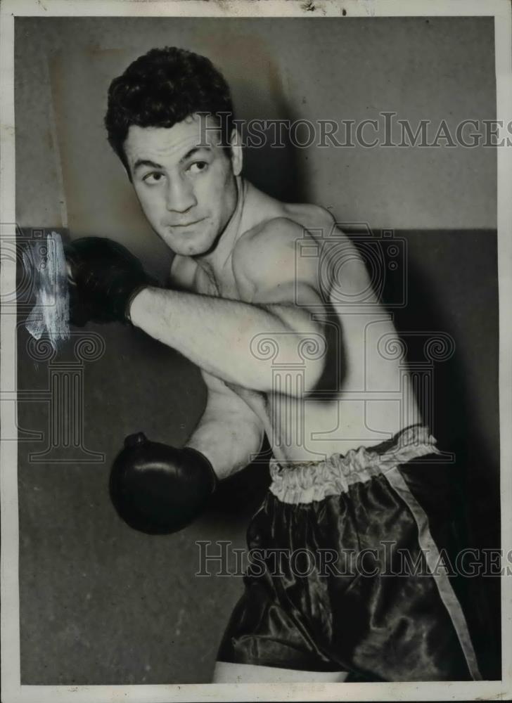 1939 Press Photo Boxer Fred Apostoli trains in NYC for Billy Conn bout - Historic Images