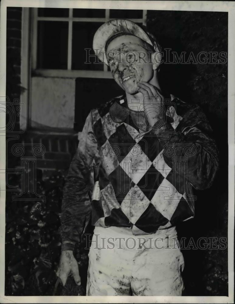 1945 Press Photo Jockey A Kirkland covered in mud at Belmont Park NY - Historic Images