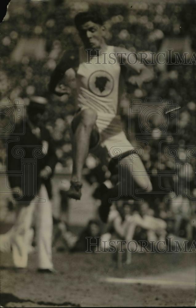 1920 Press Photo Track star Charles Way in broad jump event at a meet - Historic Images